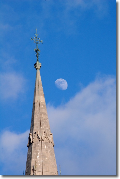The Moon with the Spire of the Gunne Chapel (200mm)
